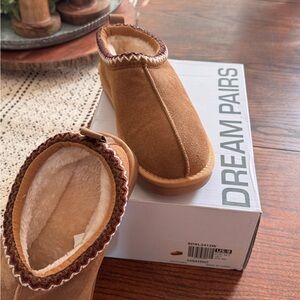 Dream Pairs Women’s Chestnut Slippers